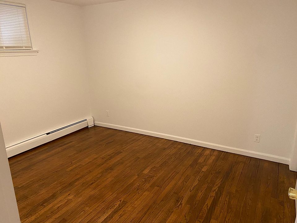 1st image of 220 Murray Ave Floor 1