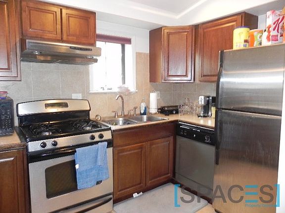 5th image of 2856 N Southport Ave