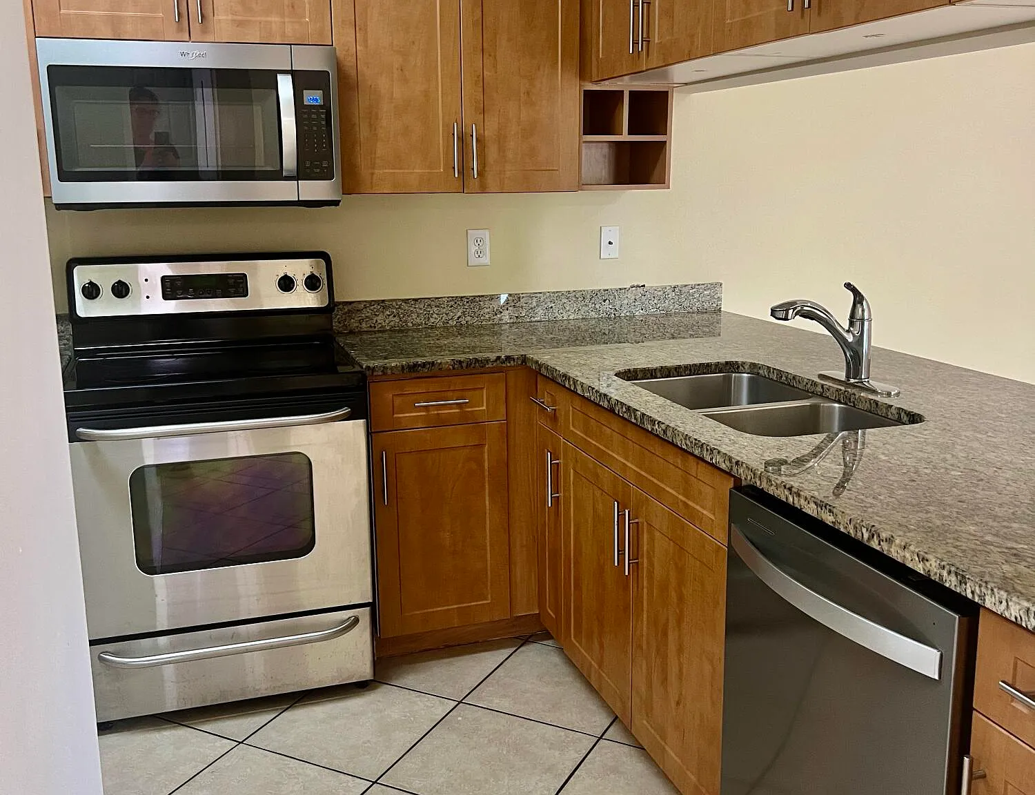 2 bed, 2.0 bath, 1071 sqft, $2,250 — Photo 3