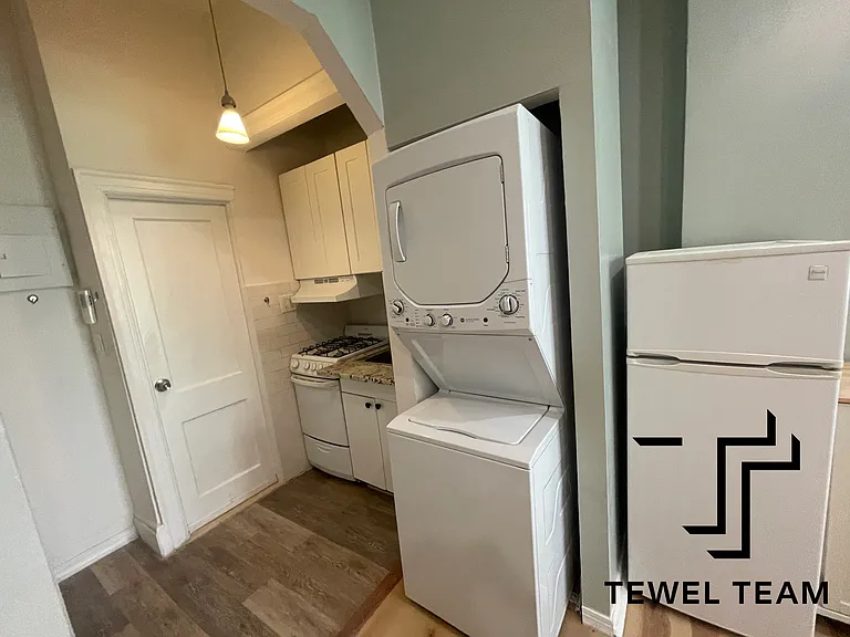 313 W 78th St #3R — Photo 4
