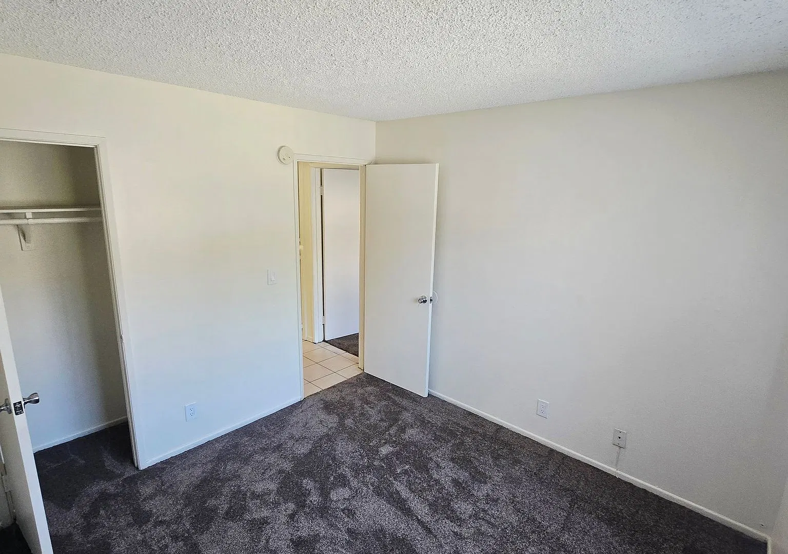Two Bedroom Apartment For Rent in Ontario — Photo 4