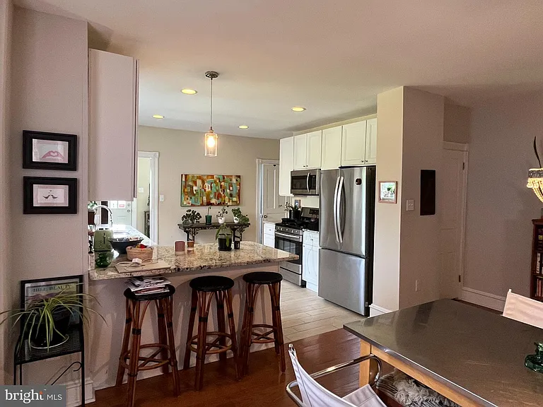 213 Ardmore Ave — Photo 6