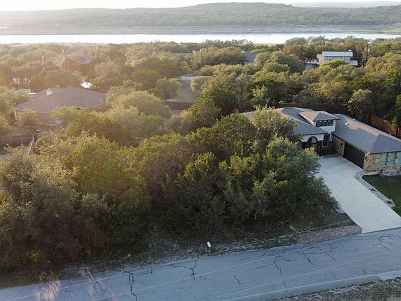 3rd image of 21444 Lakefront Dr