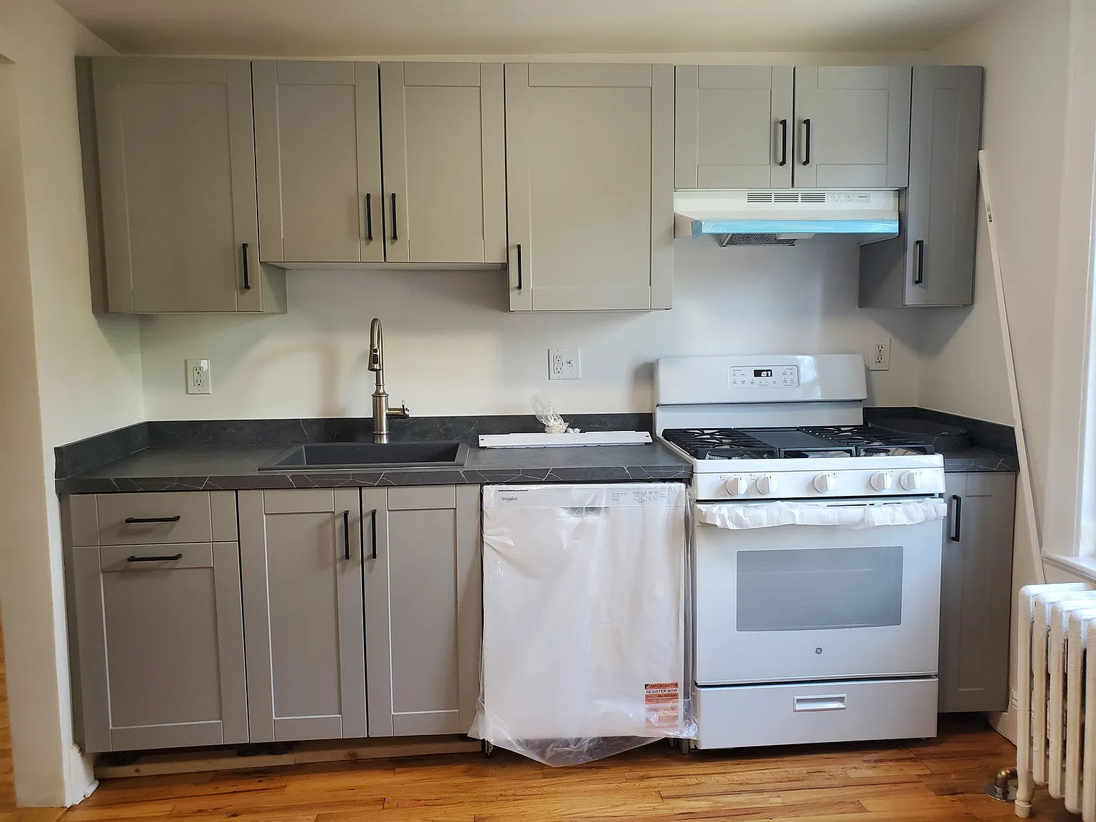 2 bed, 1.0 bath, 760 sqft, $2,500 — Photo 1