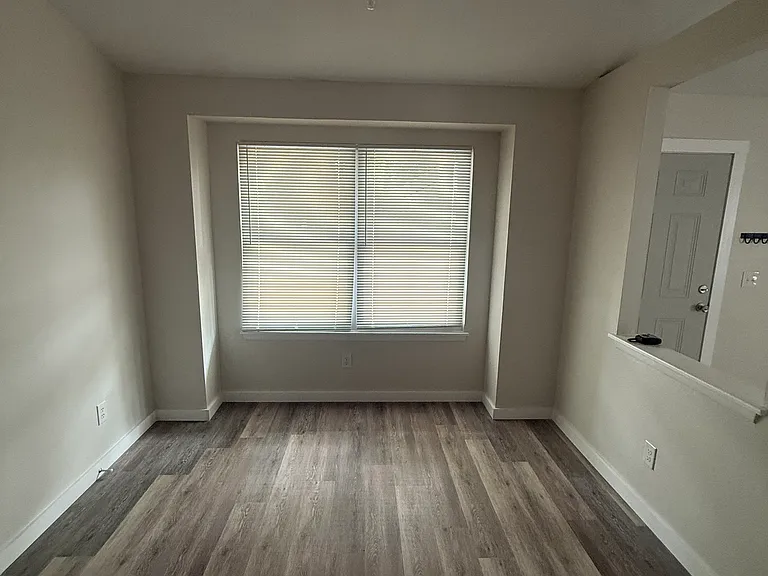 300 Macgregor Dr — Photo 8