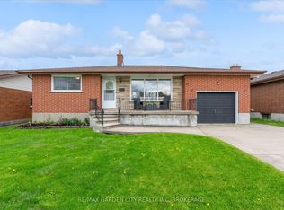 17 Saint Charles Dr, Thorold, ON L2V 2W3