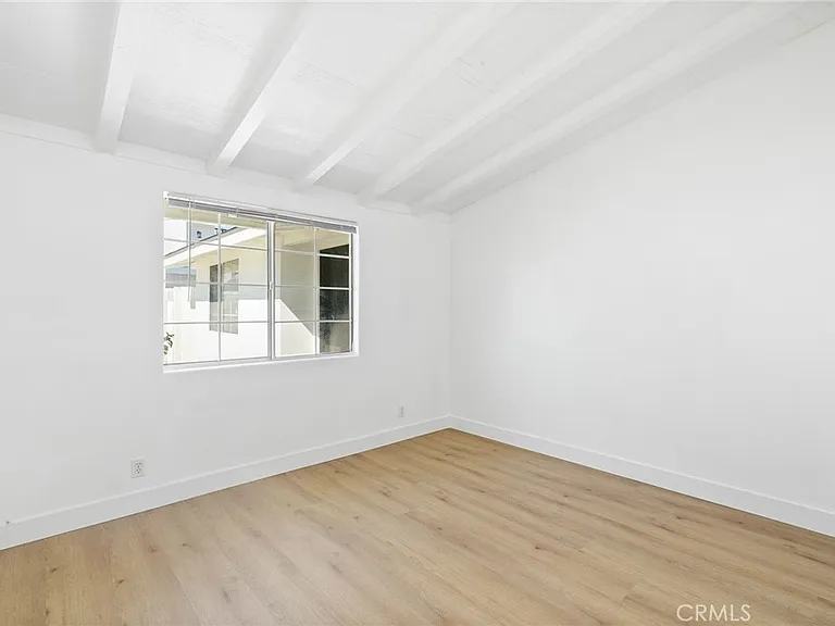 20321 Hamlin St — Photo 22