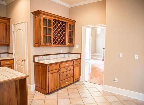 5th image of 7005 Meadowbrook Dr