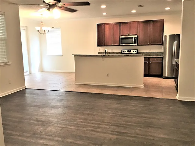 3 bed, 2.0 bath, 1620 sqft, $2,440 — Photo 4
