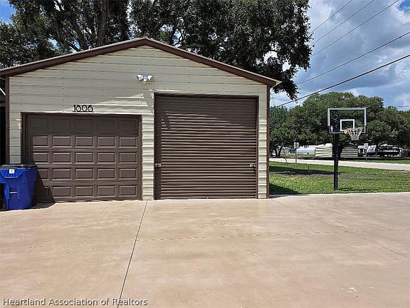 3rd image of 1806 Lake Clay Dr