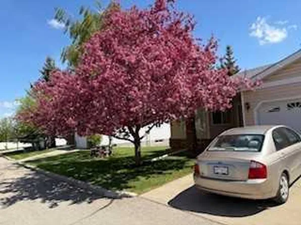 115 W Macewan Park Hts NW, Calgary, AB T3K 3W6