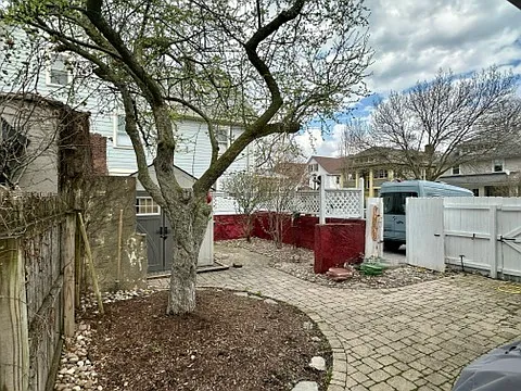 606 Harvard St — Photo 32