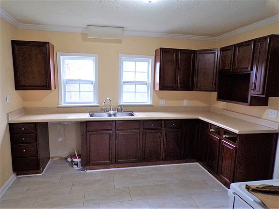 4th image of 307 S Highland Ave