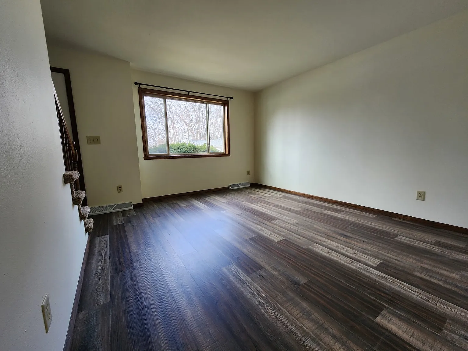 2 bed, 1.5 bath, 968 sqft, $1,380 — Photo 2