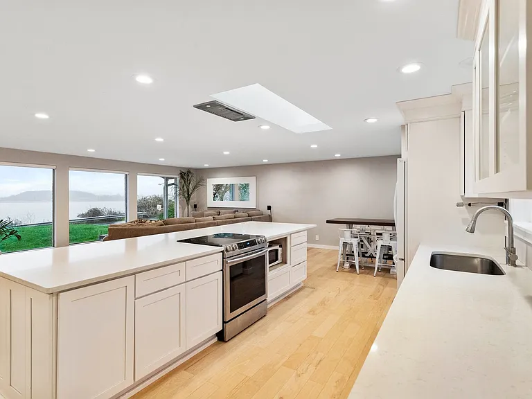 1659 Scenic Heights Rd — Photo 3