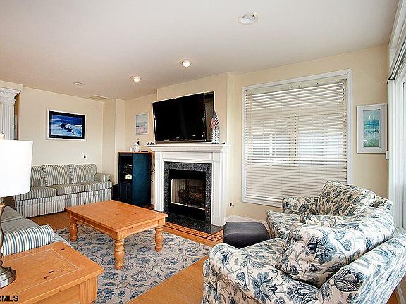 3rd image of 3925 Central Ave #1