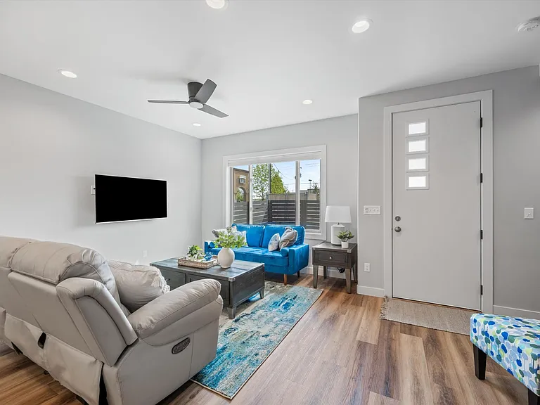 2077 Walla Ave — Photo 10