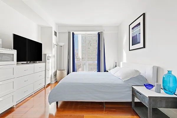 Rented by Compass | media 23