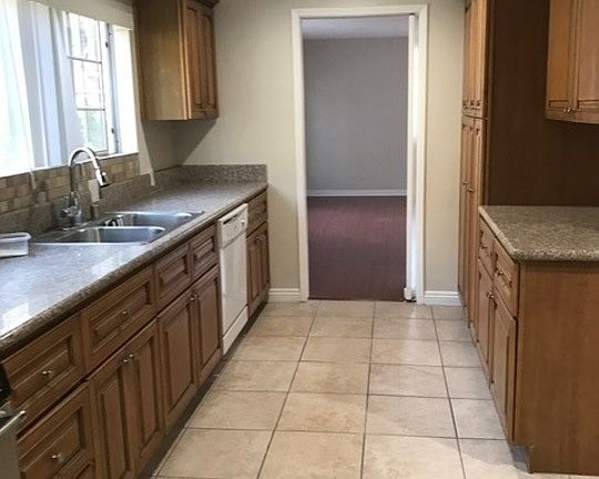 4th image of 216 S Rexford Dr APT 101