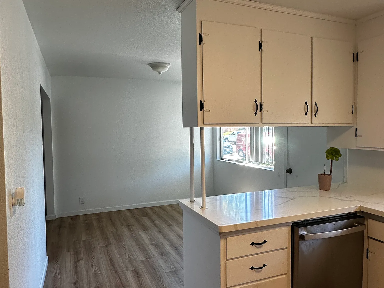 5 bed, 3.5 bath, 3350 sqft, $6,895 — Photo 3