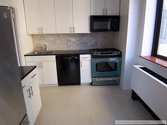 Rented by Bond New York | media 55