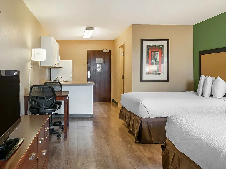 Studio Suite - 2 Full Beds