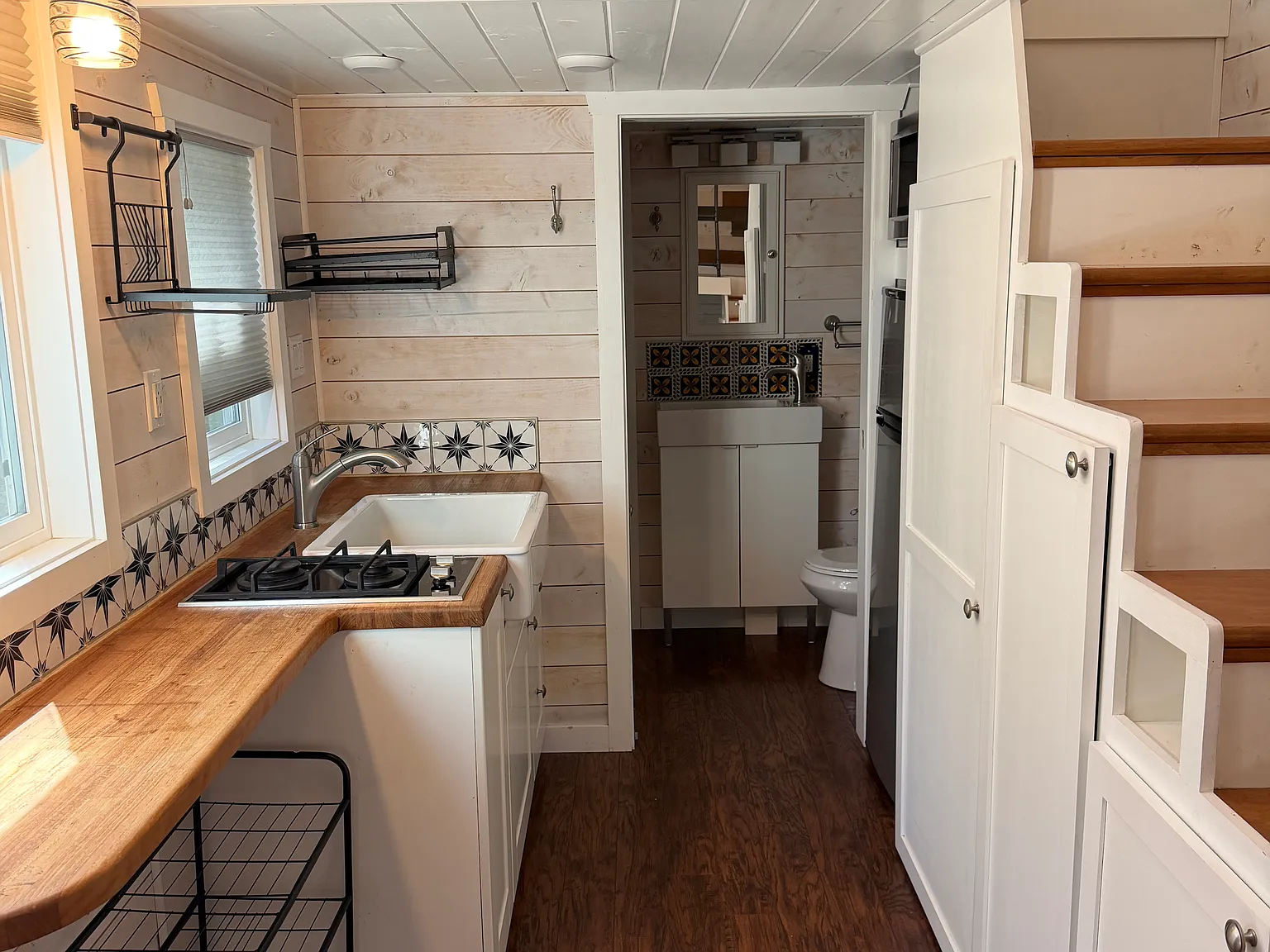 Studio, 300 sqft, $2,000 — Photo 4