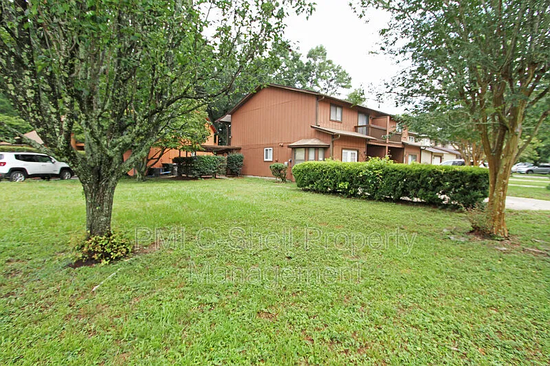 3 bed, 1.5 bath, 1300 sqft, $1,595 — Photo 2