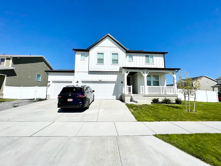 E Chukar Dr — Photo 1