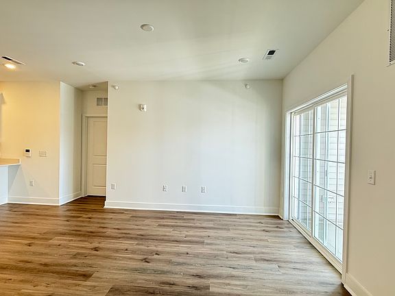4th image of 30308 Radford Ct #8