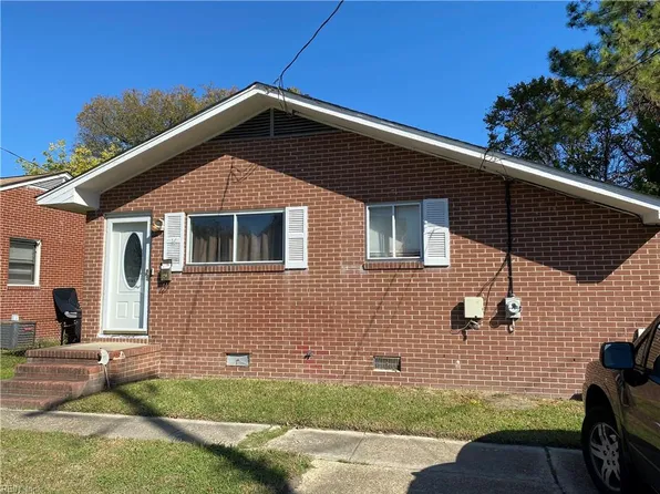 14 Henderson Ln, Hampton, VA 23663