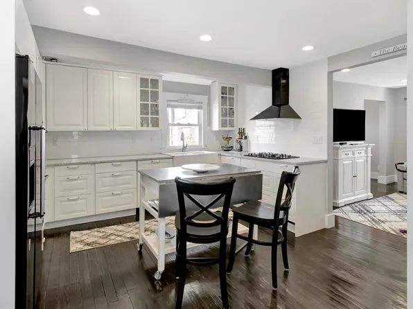 9 C St, Hull, MA 02045