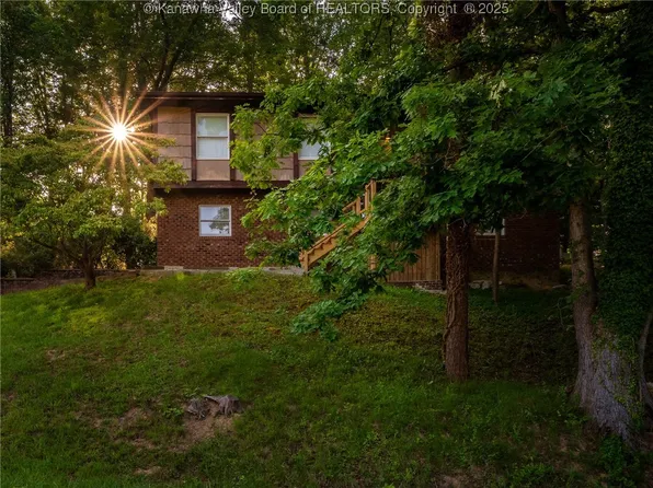 1164 N Poplar Fork Rd, Hurricane, WV 25526