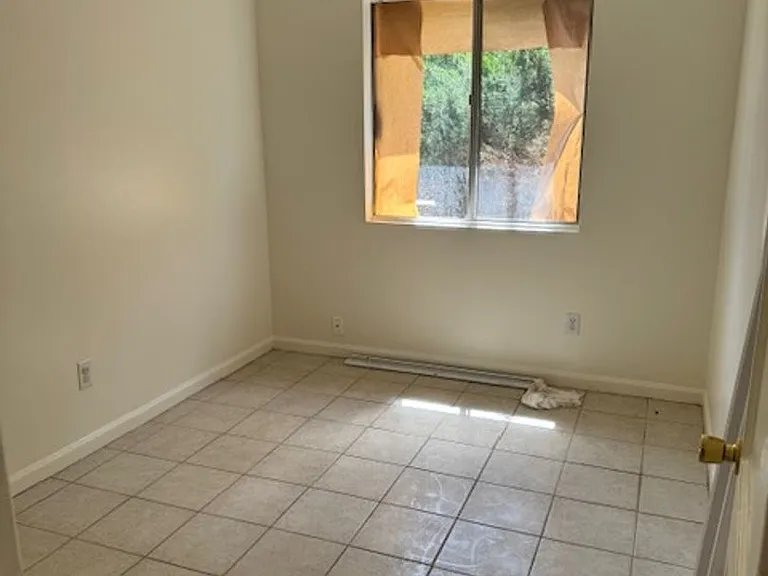 2212 Oregon Ave — Photo 5