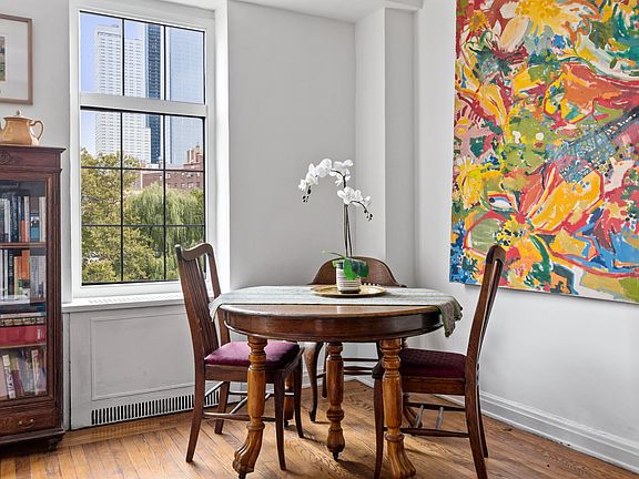 3rd image of 470 W 24th St APT 6H