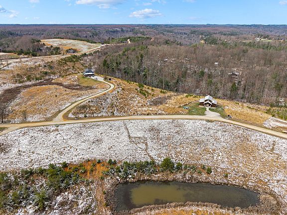 3rd image of 8 Shawnee Run