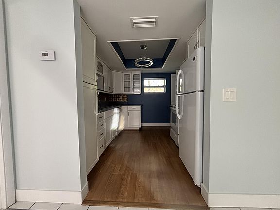 5th image of 1160 SE 12th St