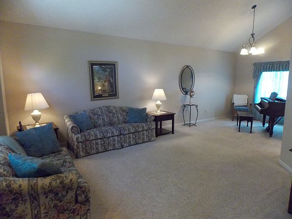 3rd image of 604 Greystone Dr