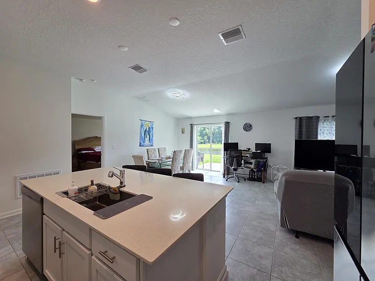 3949 Ambrose Ave — Photo 5