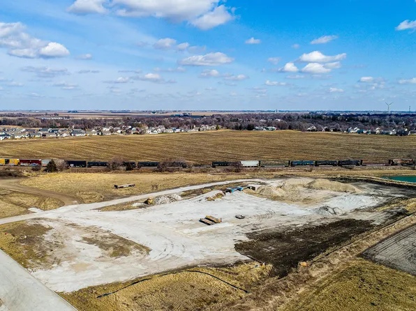 549 W 13th St, Nevada, IA 50201