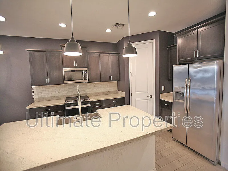 4 bed, 3.0 bath, 2049 sqft, $2,345 — Photo 3