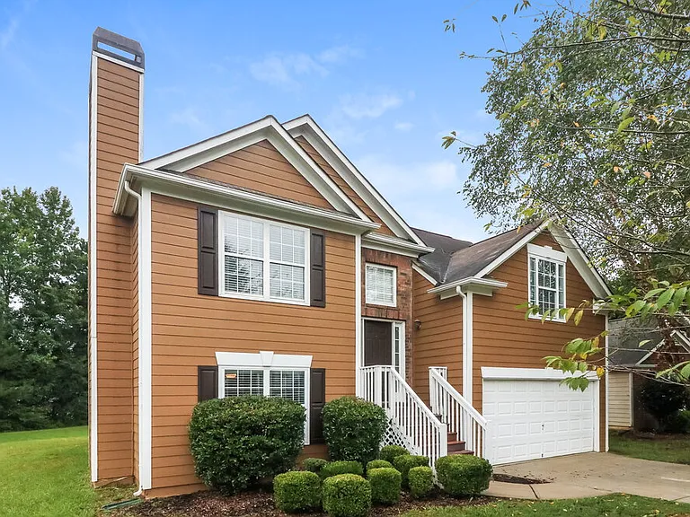 2991 Heather Lake Dr — Photo 4