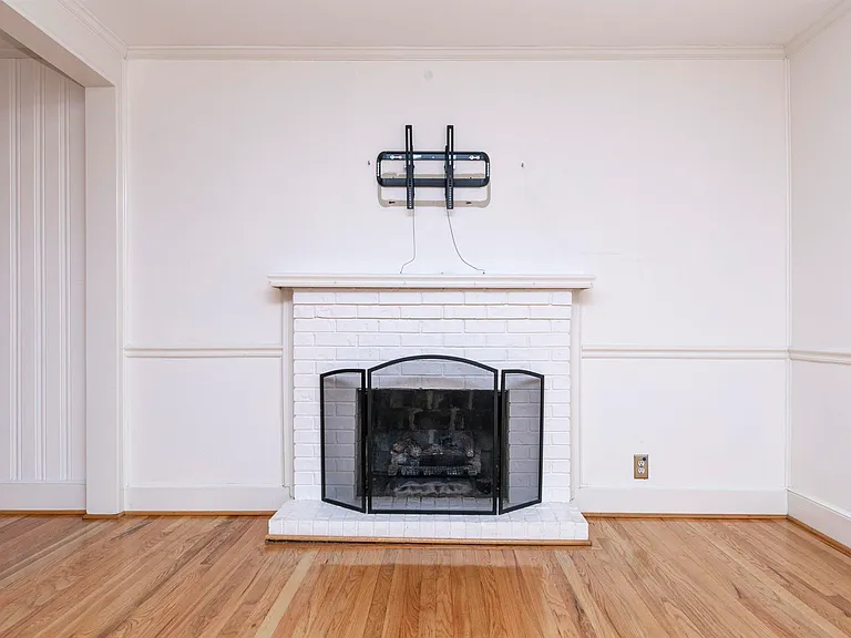 941 Evergreen Ave — Photo 7
