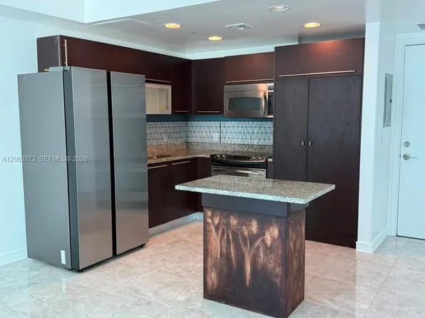 950 Brickell Bay Dr, Miami, FL
