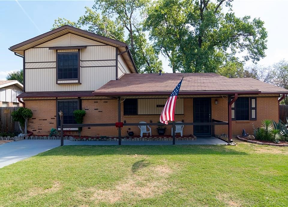Welcome home to this charming three bedroom, two and a half bath home in South Bedford.  Two living areas and one dining area.  Covered front porch.