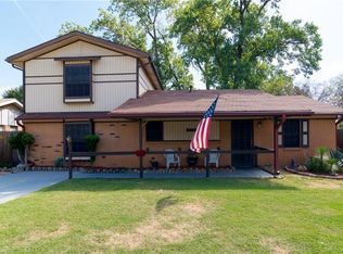 804 Russell Ln, Bedford, TX 76022