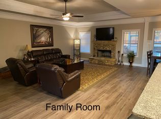 1147 Sterling Lake Dr, Jefferson, GA 30549