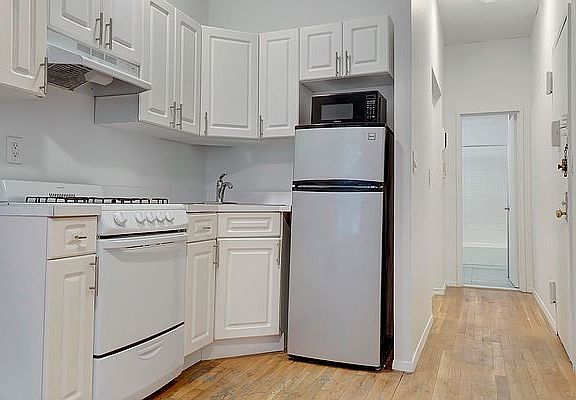 4th image of 350 W 47th St APT 2C