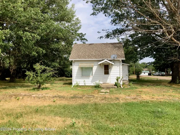 303 2nd Ave SW, Wibaux, MT 59353