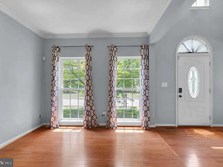 2548 Port Potomac Ave — Photo 4